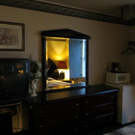 غورني Hollywood Inn & Suites المظهر الخارجي الصورة