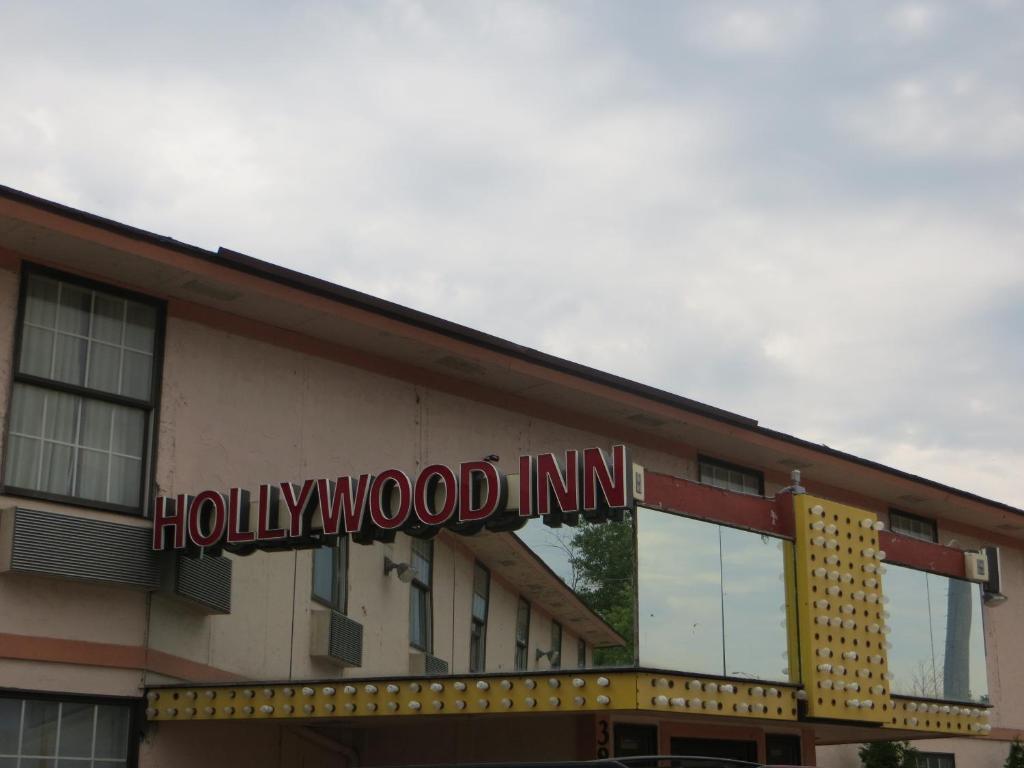 غورني Hollywood Inn & Suites المظهر الخارجي الصورة