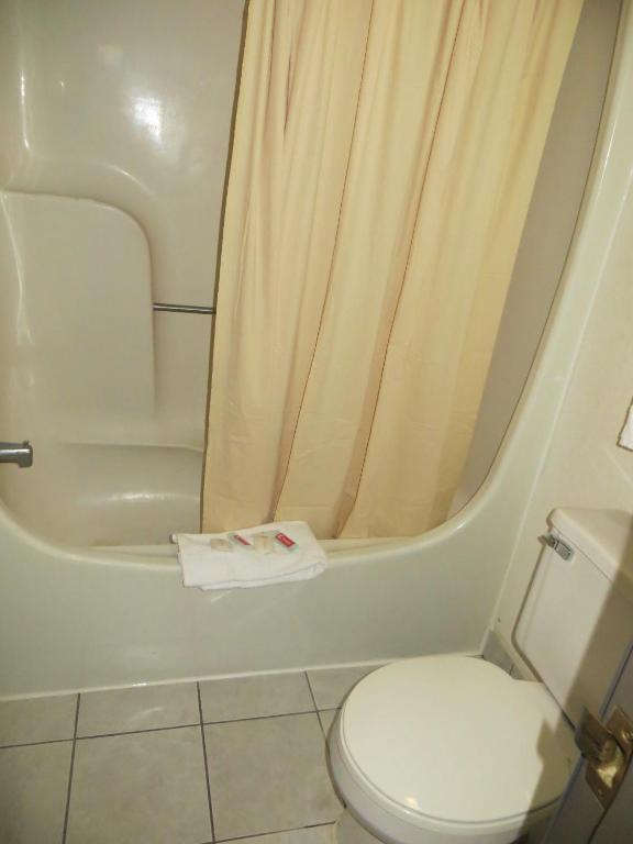 غورني Hollywood Inn & Suites المظهر الخارجي الصورة