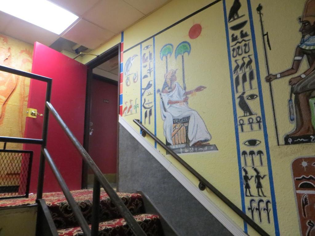 غورني Hollywood Inn & Suites المظهر الخارجي الصورة