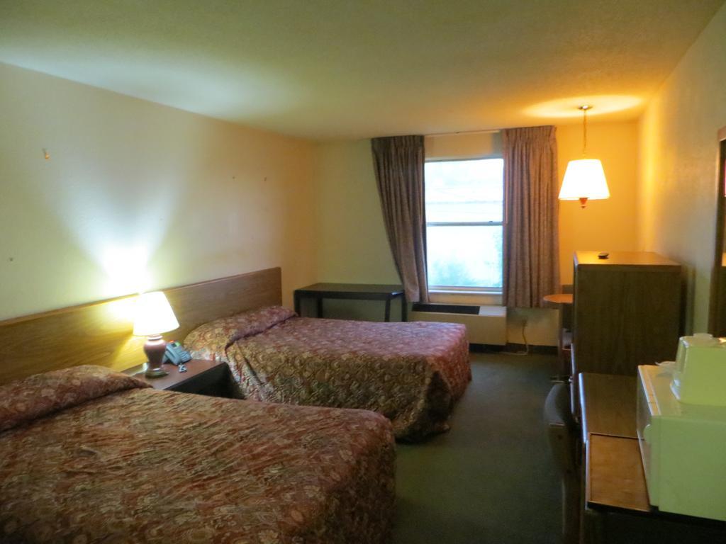 غورني Hollywood Inn & Suites المظهر الخارجي الصورة